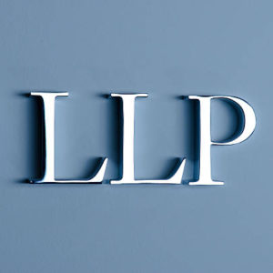 LLP  + confidentialité (1 membre corporate) + introduction bancaire (offerte)