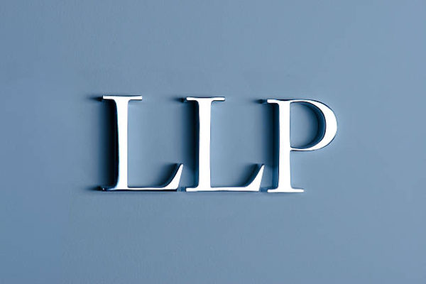 LLP  + confidentialité (1 membre corporate) + introduction bancaire (offerte)